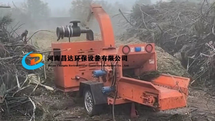 河南昌達HC-6140樹（shù）枝粉碎（suì）機湖北武漢客戶現場.jpg