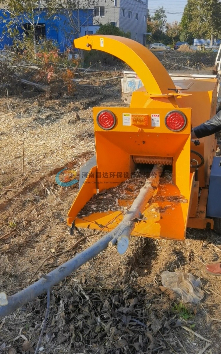 河南昌達HC-6130型樹枝粉碎（suì）機浙江杭州（zhōu）客戶使用現場.jpg
